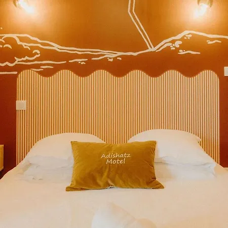 Otel Adishatz
