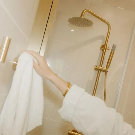 Adishatz Otel 2*
