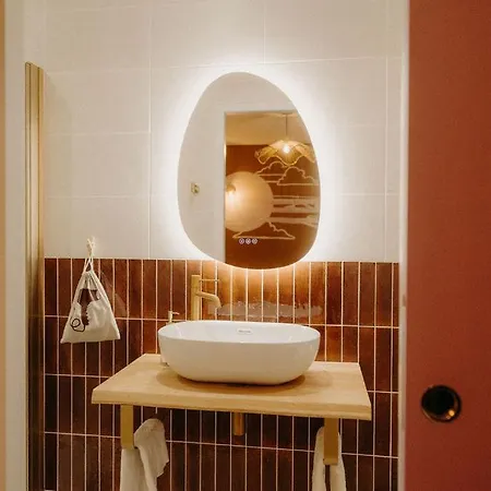 Otel Adishatz 2*