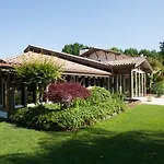 Adishatz Hotel
