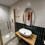 Adishatz Hotel 2*