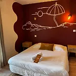 Adishatz Hotel