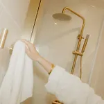 Adishatz Hotel 2*
